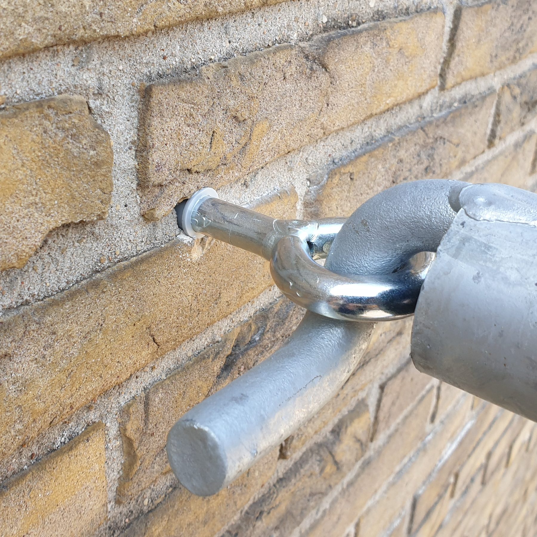 Wall anchor with coupler