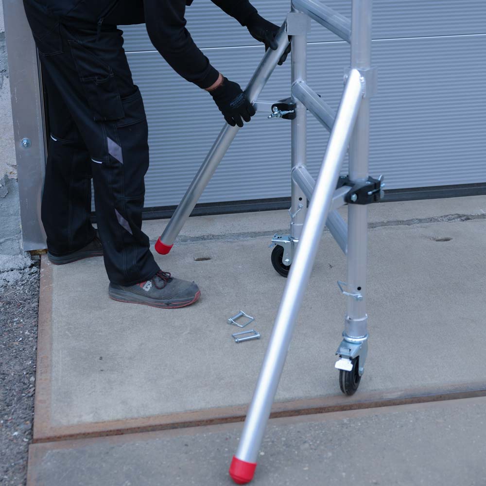 Stabiliser foot on the ground